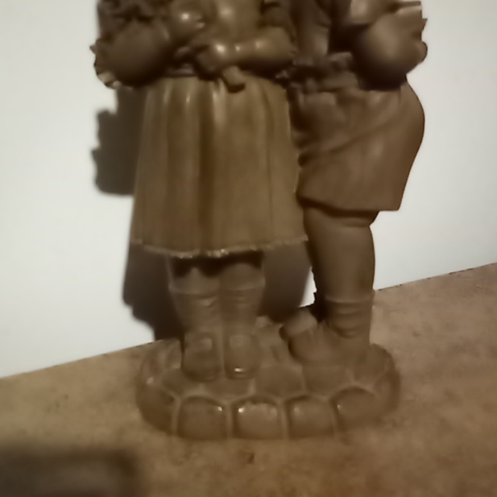 Vintage Faux Bronze Wood Carved Garden Statue 1970-80's Boy & Girl Kissing - Picture 3 of 7